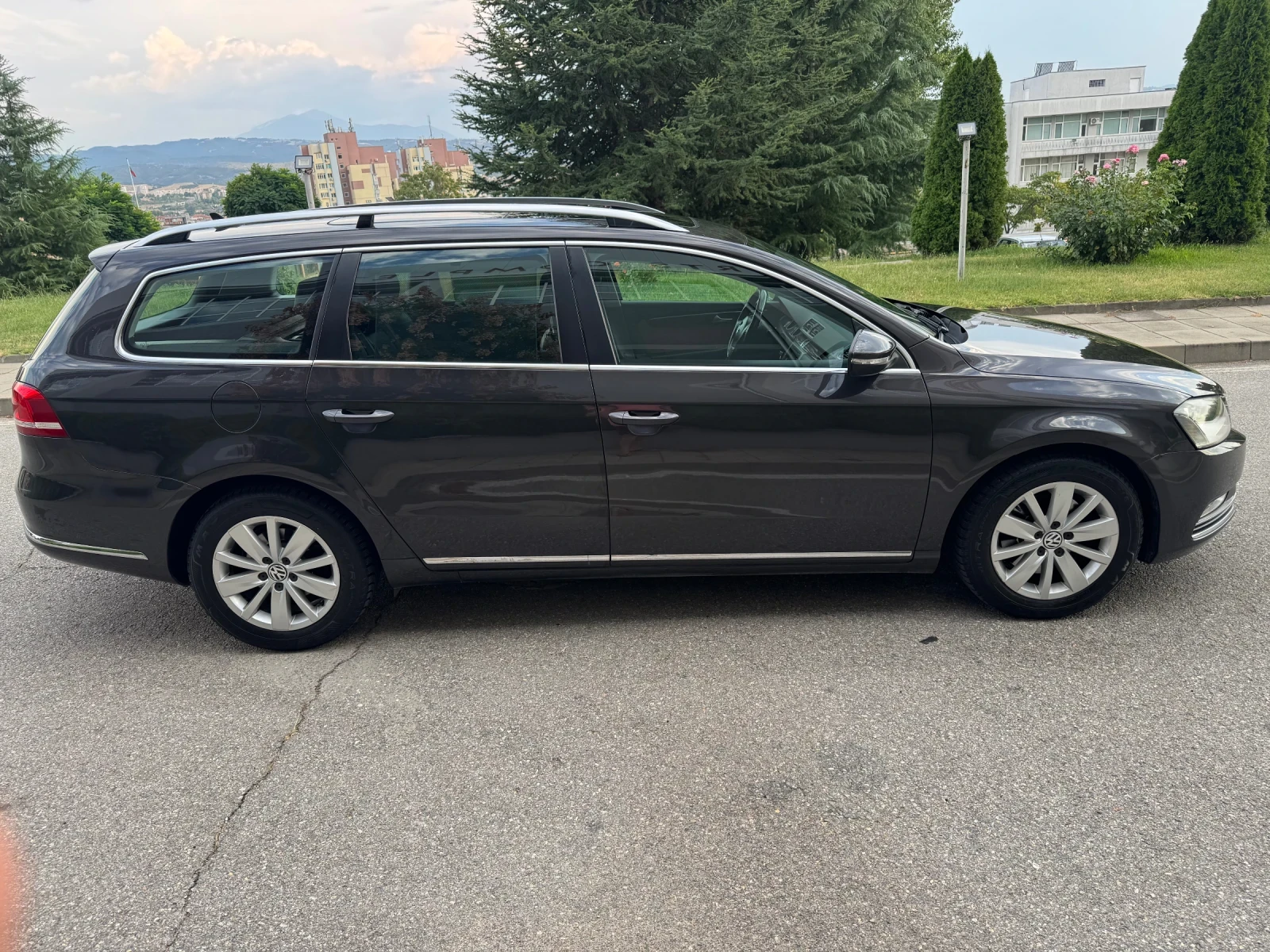 VW Passat 1.6 TDI Panorama Koja, снимка 7 - Автомобили и джипове - 55931346