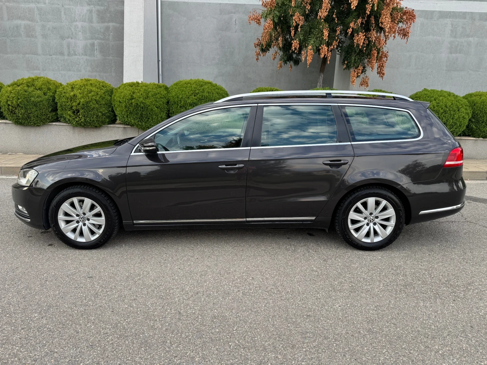 VW Passat 1.6 TDI Panorama Koja, снимка 8 - Автомобили и джипове - 55931346
