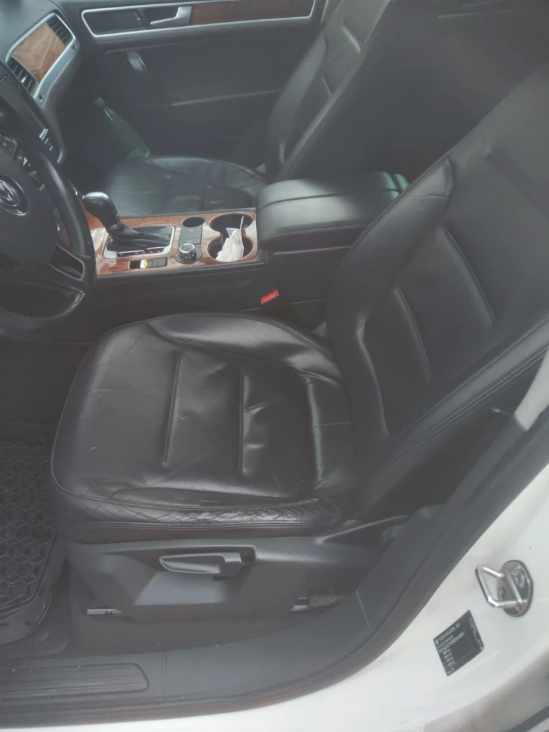 VW Touareg 3.0 TDI , снимка 5 - Автомобили и джипове - 49029952