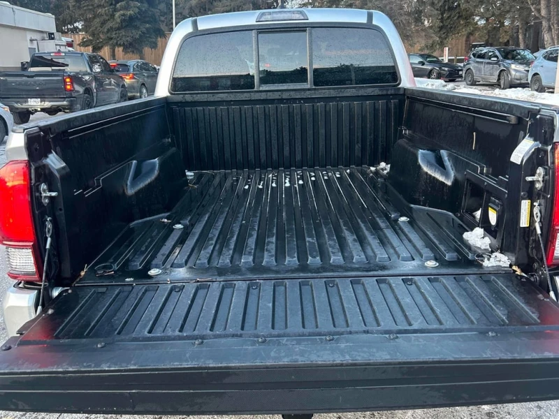 Toyota Tacoma * 4x4 Double Cab Auto * CARFAX * БЕЗ ПЪРВОНАЧАЛНА , снимка 11 - Автомобили и джипове - 53148329