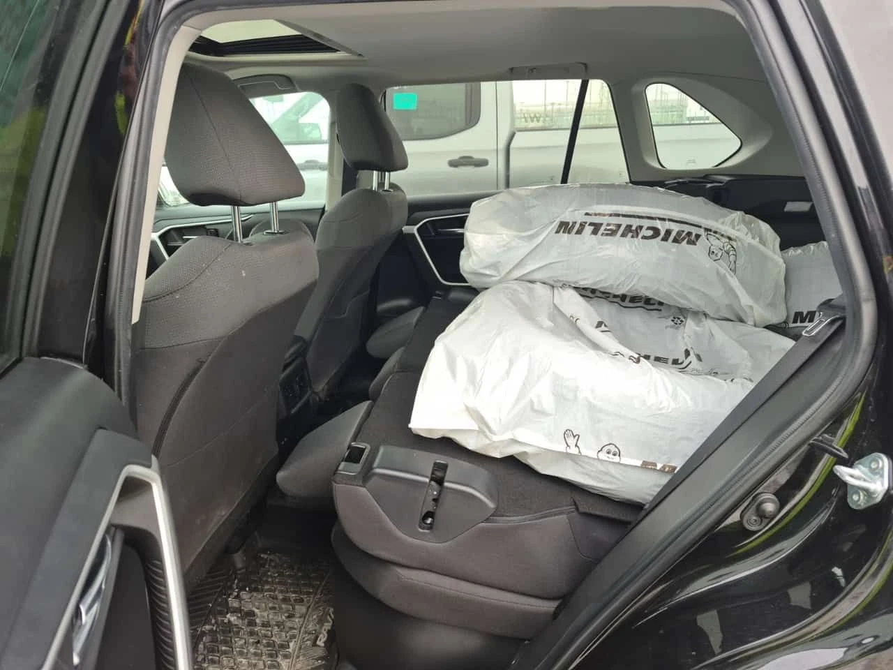 Toyota Rav4 HYBRID XLE  CARFAX, снимка 11 - Автомобили и джипове - 53715360