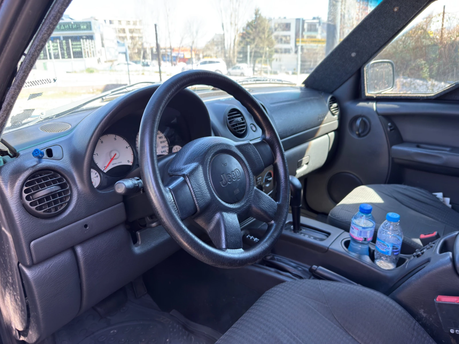 Jeep Cherokee 2.8CRDI/163К.С./БРОНИРАНИ/ЦЕНАТА Е ЗА 2-ТЕ, снимка 9 - Автомобили и джипове - 54112829