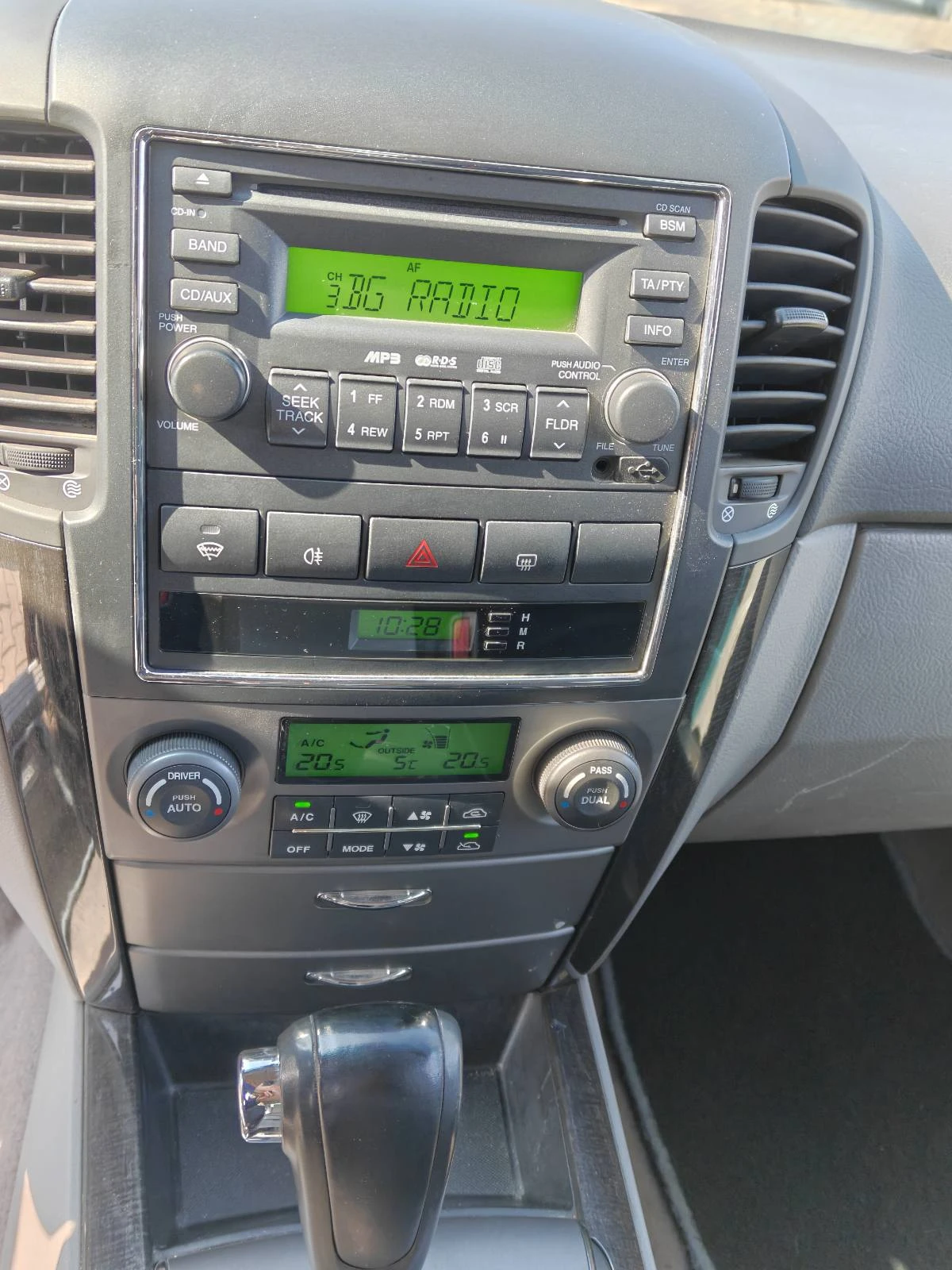 Kia Sorento 2.5 EX 4х4, снимка 9 - Автомобили и джипове - 54313215