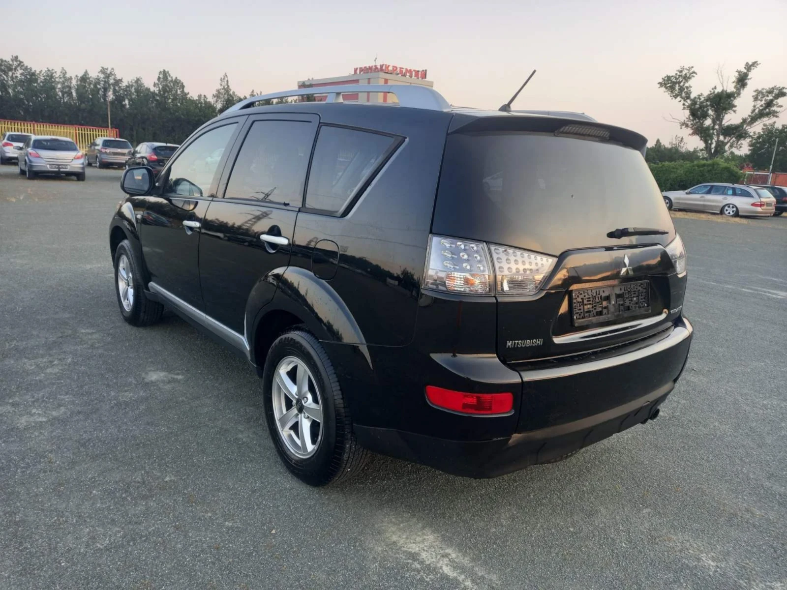 Mitsubishi Outlander 2.0 4x4 КОЖА, снимка 3 - Автомобили и джипове - 54795293