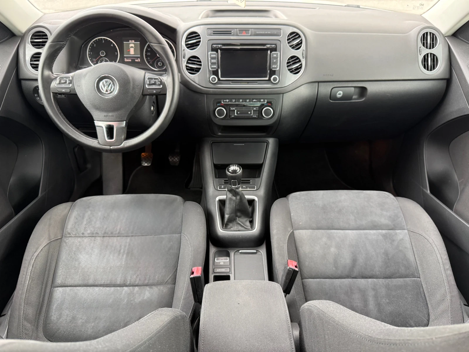 VW Tiguan 2.0 TDI 140к.с 4MOTION / HIGHLINE / PANORAMA , снимка 8 - Автомобили и джипове - 56204628