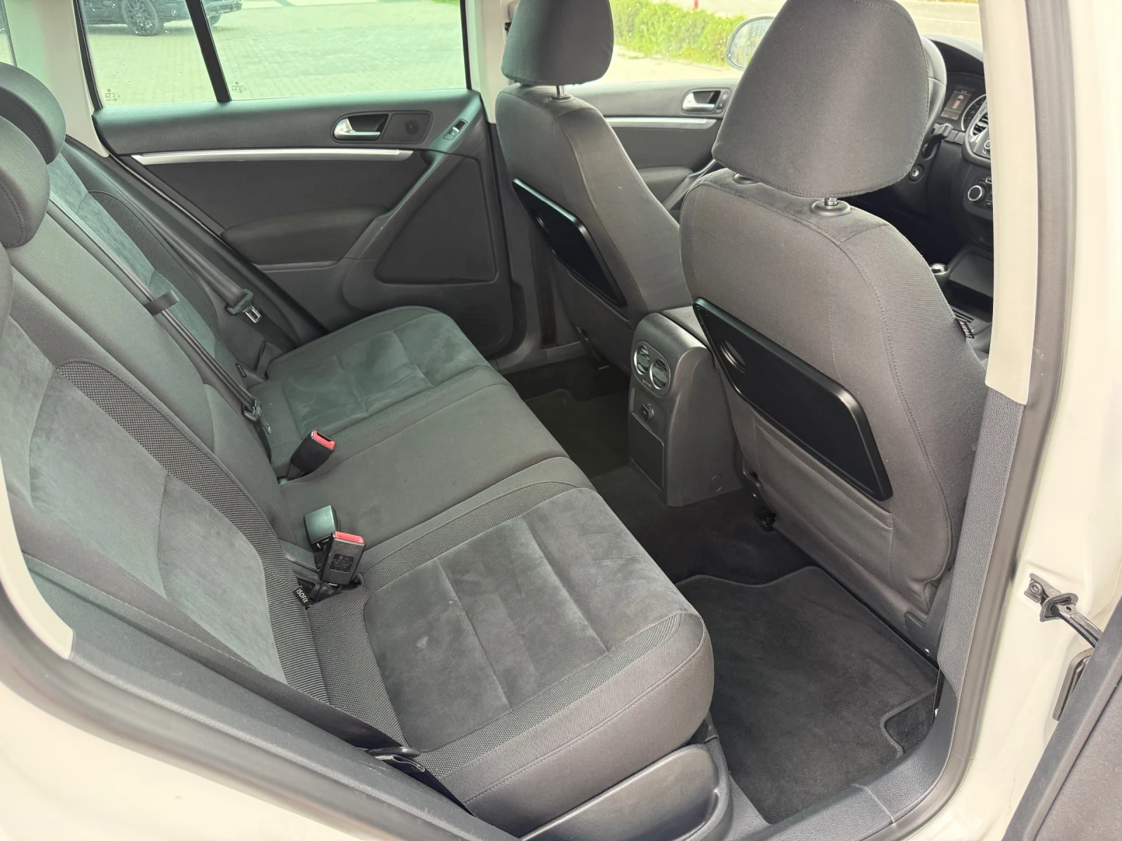 VW Tiguan 2.0 TDI 140к.с 4MOTION / HIGHLINE / PANORAMA , снимка 11 - Автомобили и джипове - 56204628