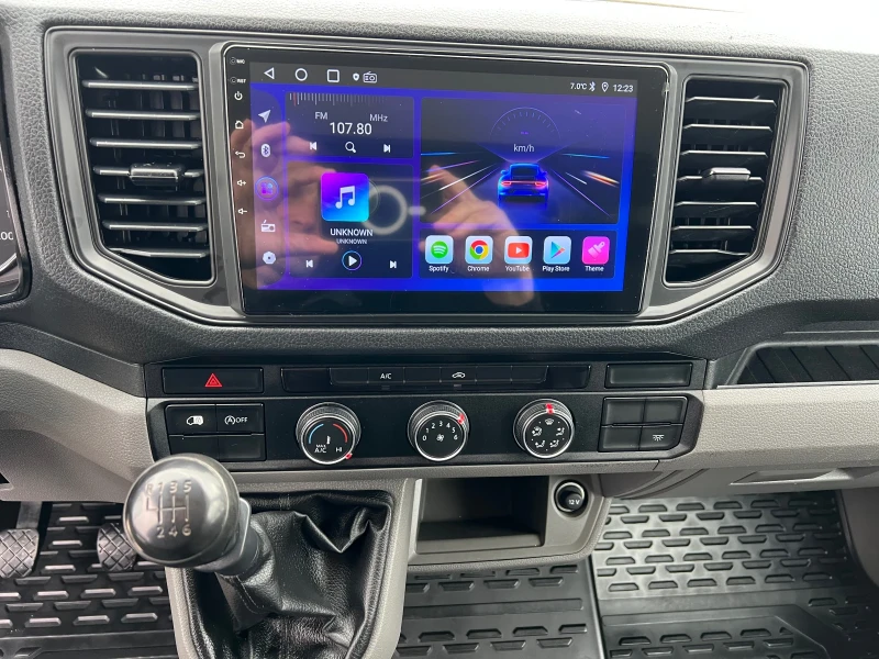 VW Crafter EURO 6b - КЛИМАТРОНИК, снимка 16 - Бусове и автобуси - 53488126