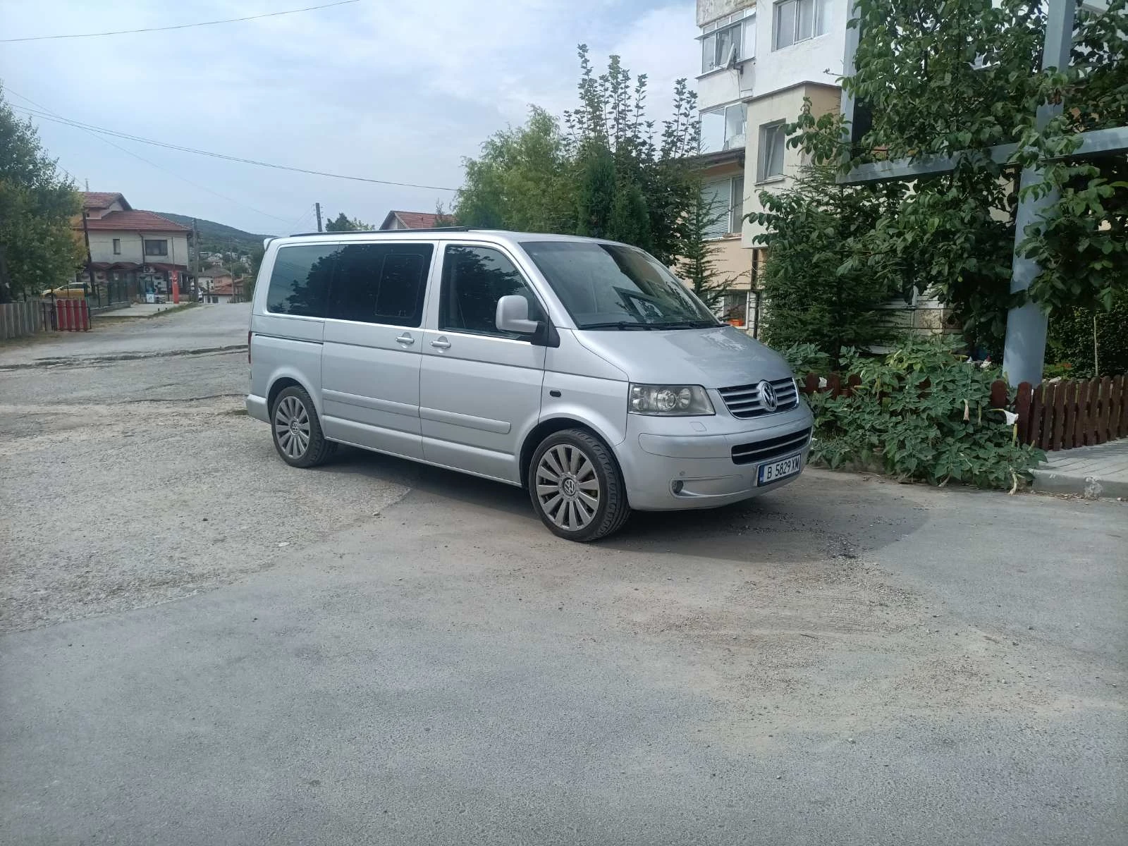 VW Multivan, снимка 2 - Бусове и автобуси - 56200856