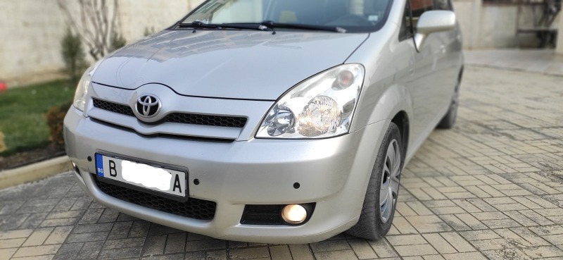 Toyota Corolla verso 1.8, снимка 3 - Автомобили и джипове - 45984853