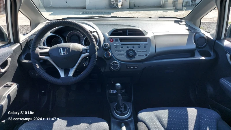 Honda Jazz 1.3 бенэин 95 кс, снимка 16 - Автомобили и джипове - 47450178