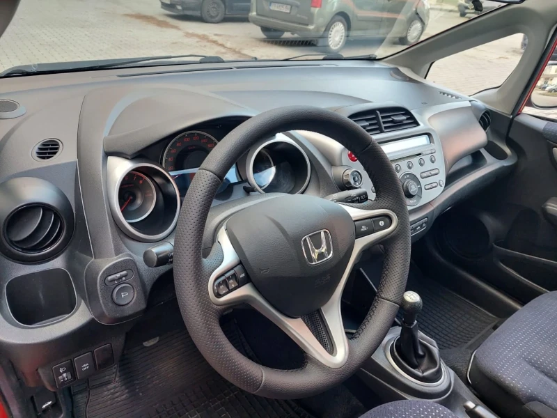 Honda Jazz 1.3VTEC 143000км., снимка 10 - Автомобили и джипове - 48337245