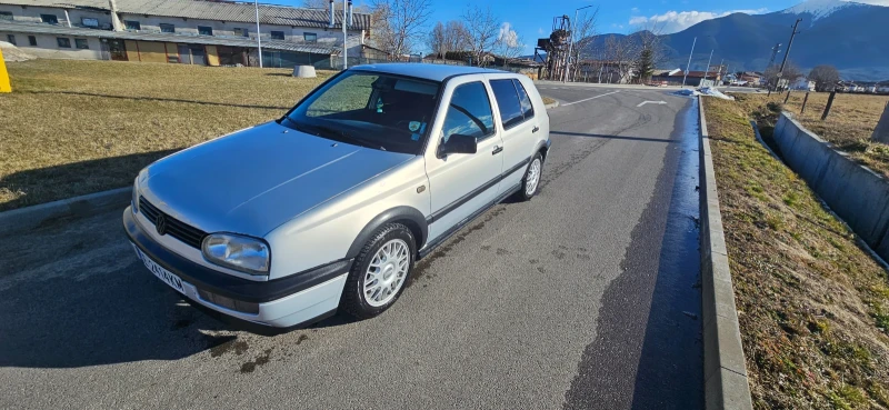 VW Golf, снимка 2 - Автомобили и джипове - 48909634