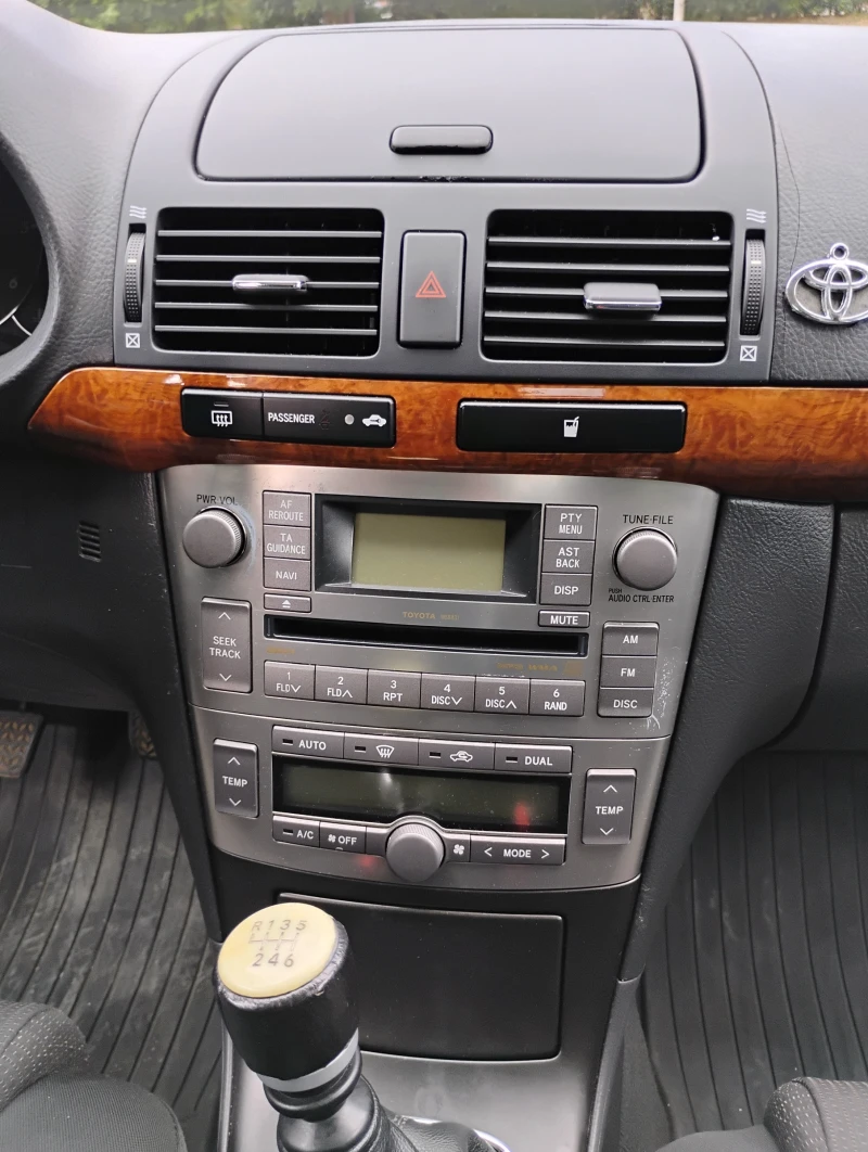 Toyota Avensis D4D, снимка 11 - Автомобили и джипове - 52553066