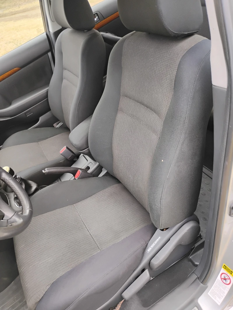 Toyota Avensis D4D, снимка 12 - Автомобили и джипове - 52553066
