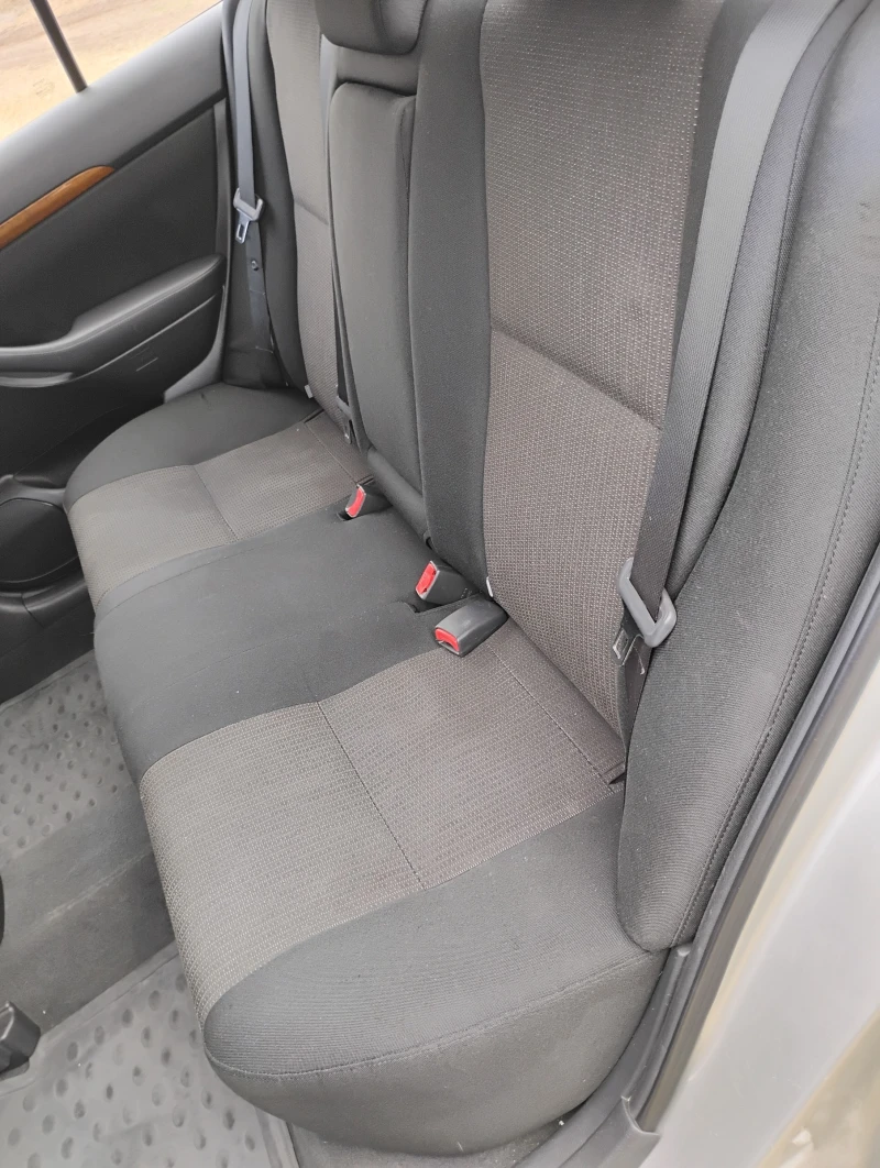 Toyota Avensis D4D, снимка 14 - Автомобили и джипове - 52553066