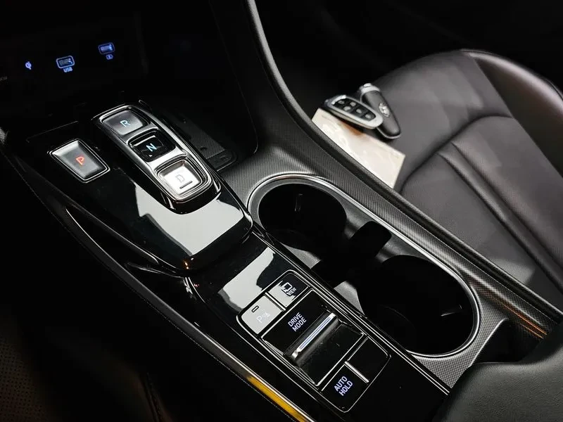 Hyundai Sonata 1.6 Turbo Premium Family, снимка 9 - Автомобили и джипове - 55937059
