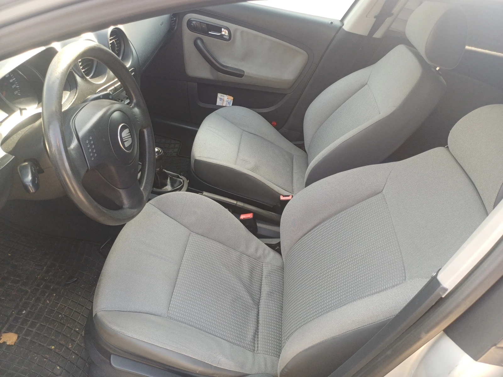 Seat Ibiza 1.2 64 к.с., снимка 8 - Автомобили и джипове - 51650592