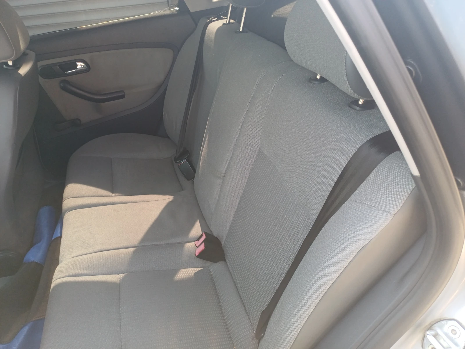 Seat Ibiza 1.2 64 к.с., снимка 9 - Автомобили и джипове - 51650592