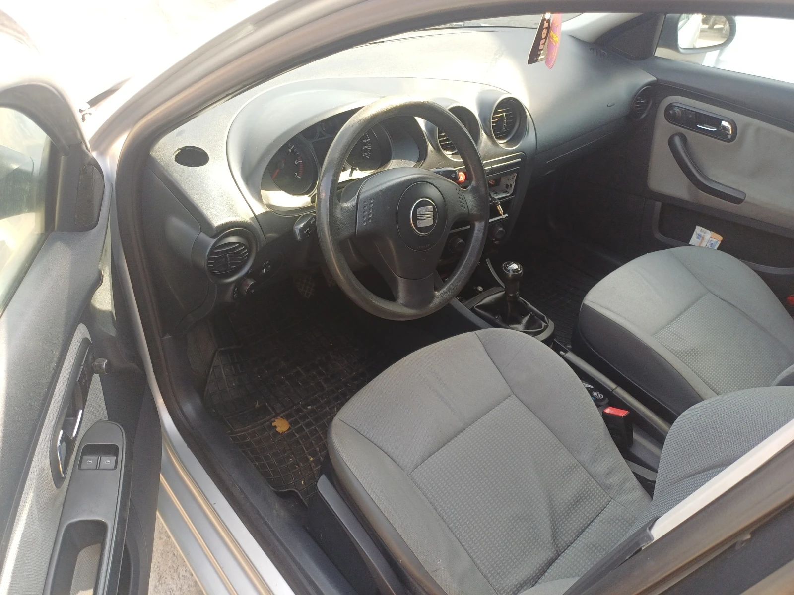 Seat Ibiza 1.2 64 к.с., снимка 10 - Автомобили и джипове - 51650592