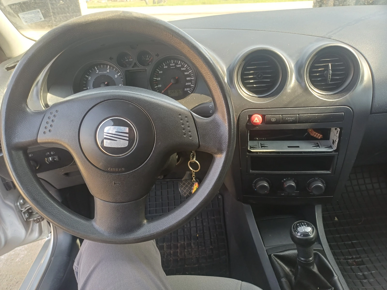 Seat Ibiza 1.2 64 к.с., снимка 13 - Автомобили и джипове - 51650592