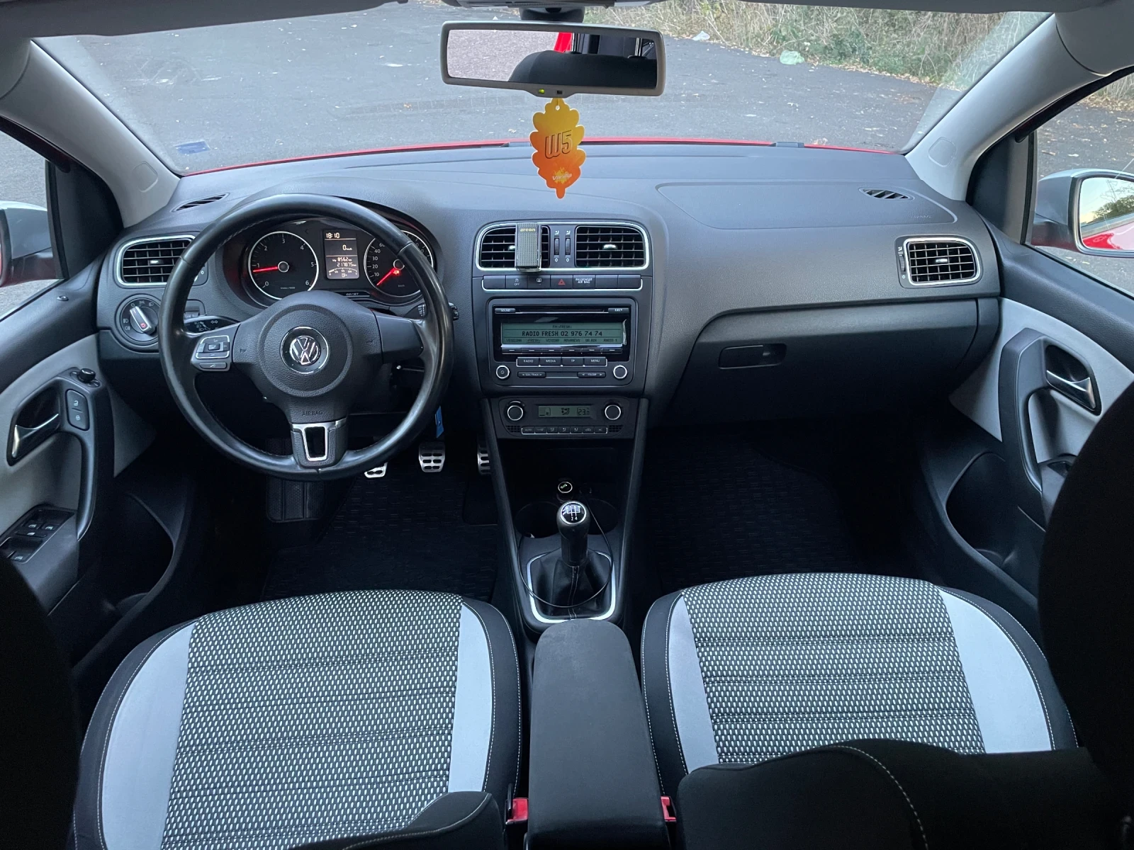 VW Polo CROSS/LED 1.6TDI - изображение 10