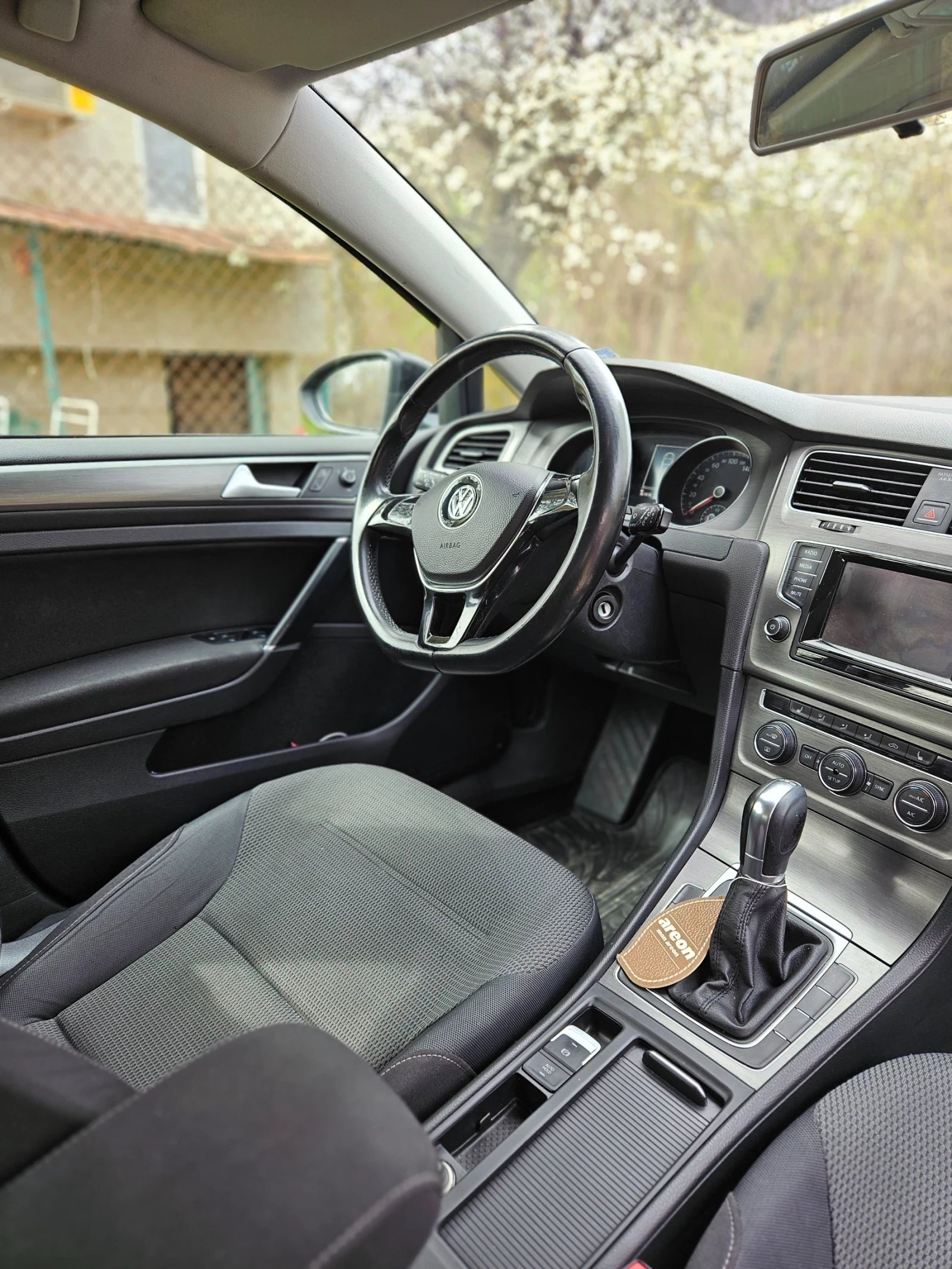VW Golf 2.0 TDI Bluemotion - изображение 10