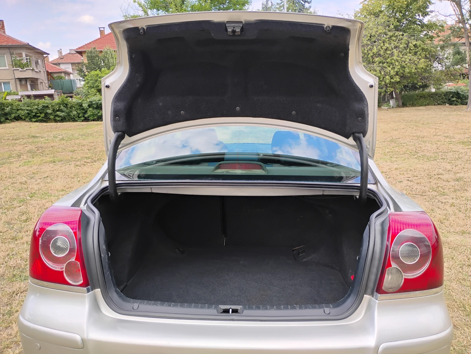 Toyota Avensis D4D - изображение 9