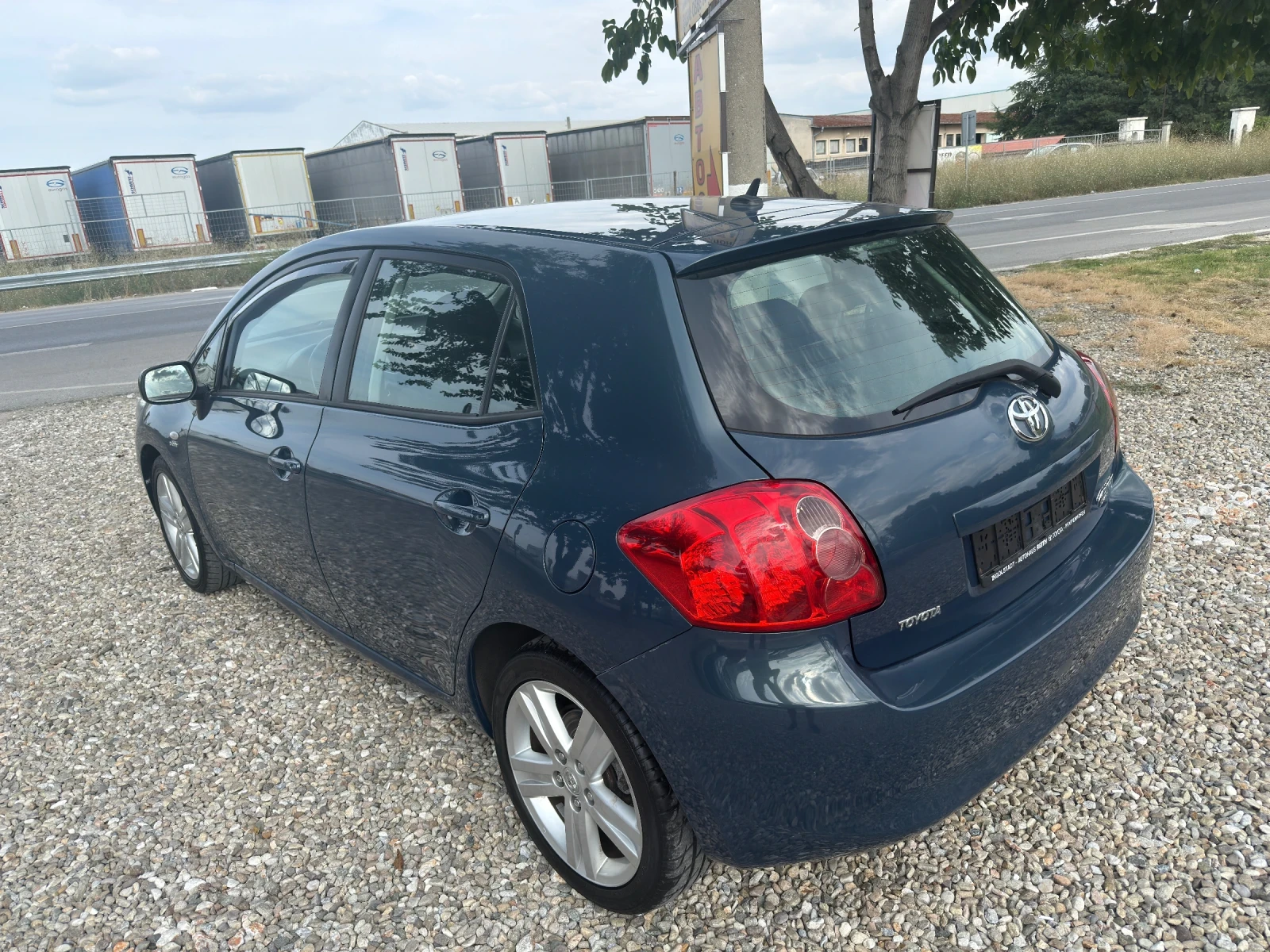 Toyota Auris 2.2 D-CAT - изображение 4