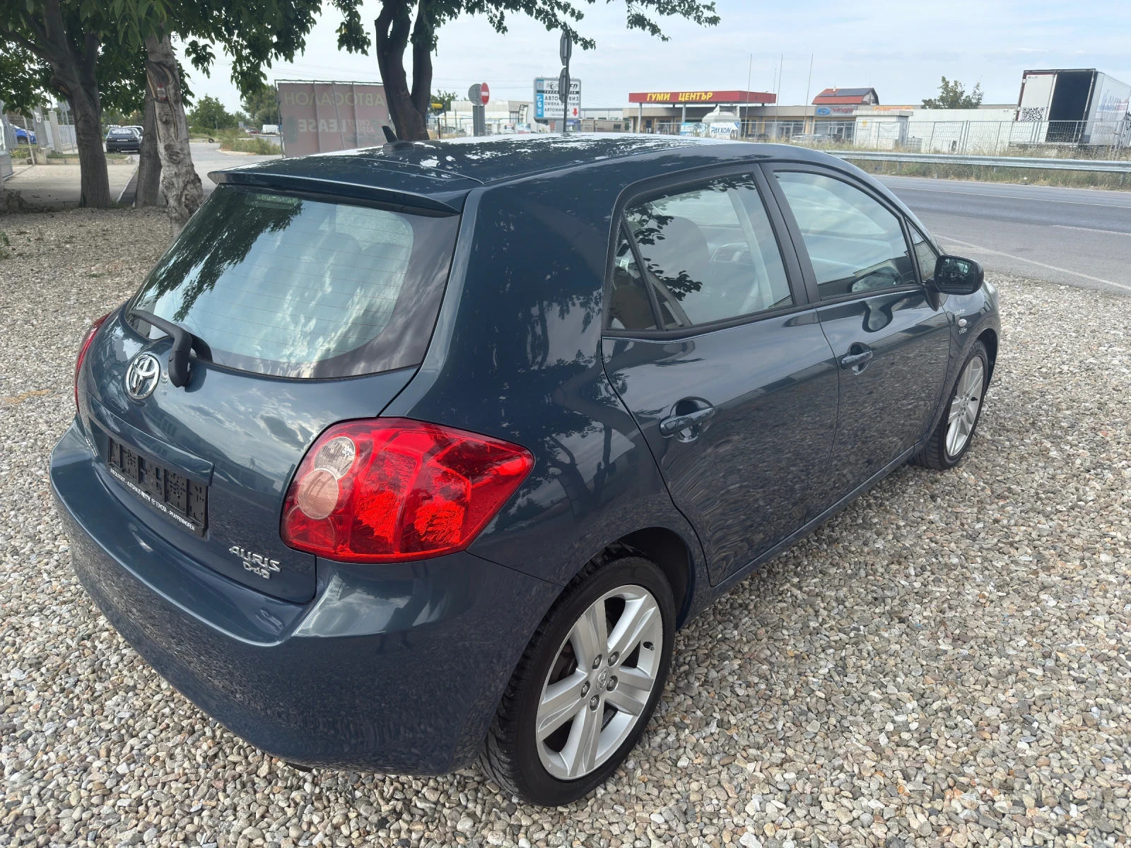 Toyota Auris 2.2 D-CAT - изображение 6