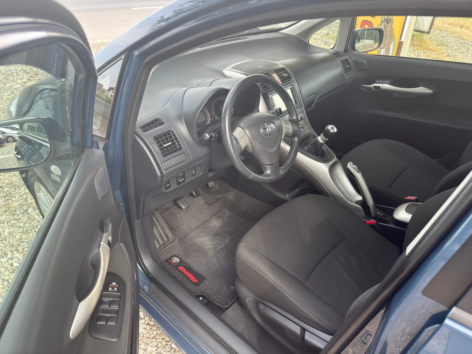 Toyota Auris 2.2 D-CAT - изображение 7