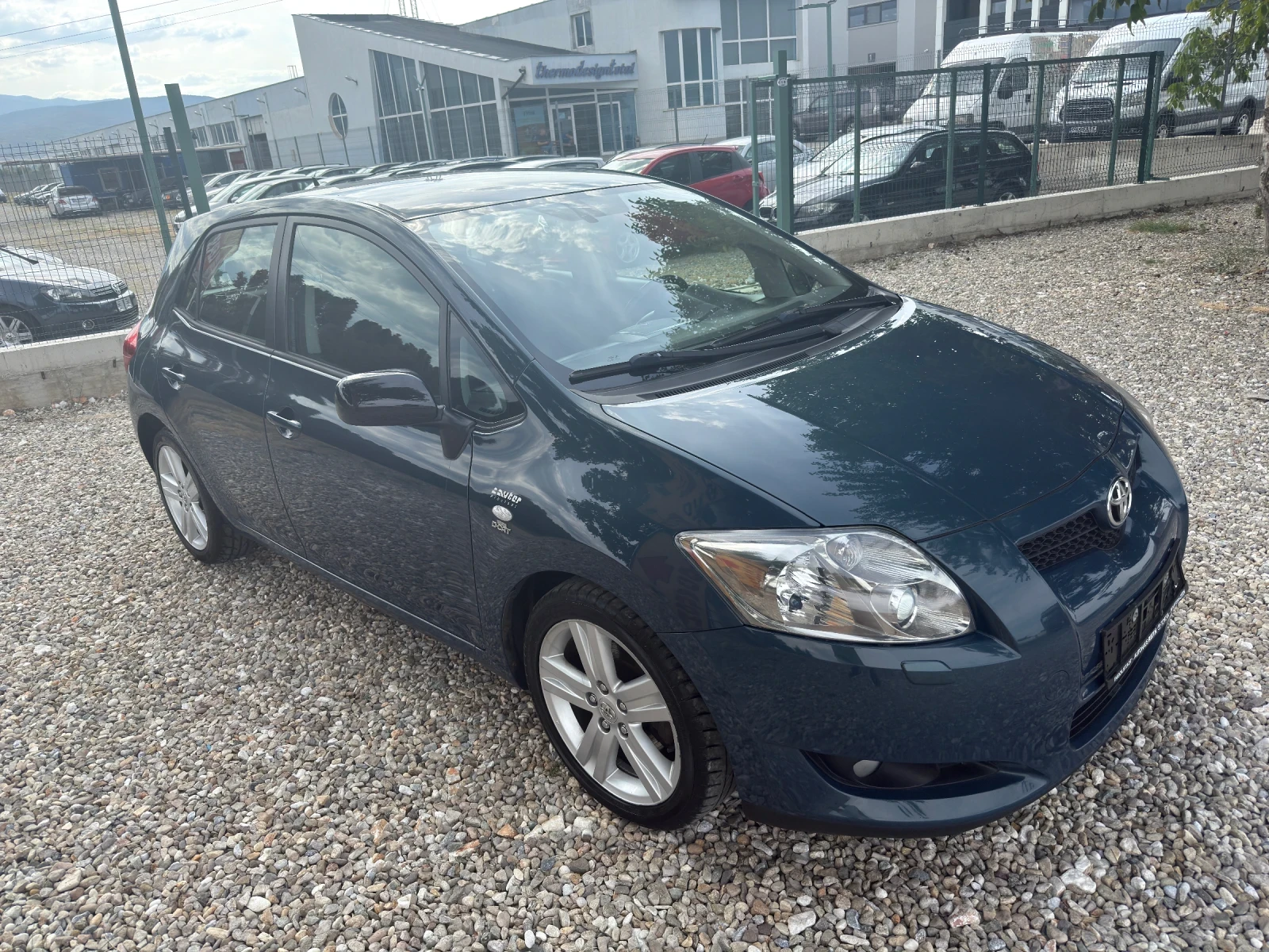 Toyota Auris 2.2 D-CAT - изображение 3