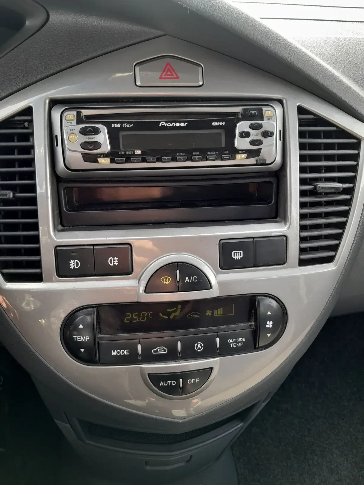 Kia Carens 2.0 crdi, снимка 14 - Автомобили и джипове - 54006730