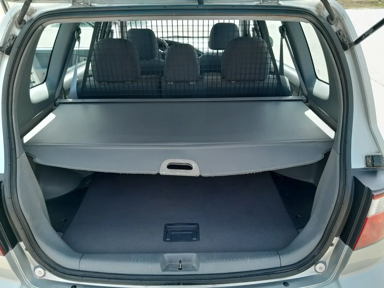 Kia Carens 2.0 crdi, снимка 10 - Автомобили и джипове - 54006730