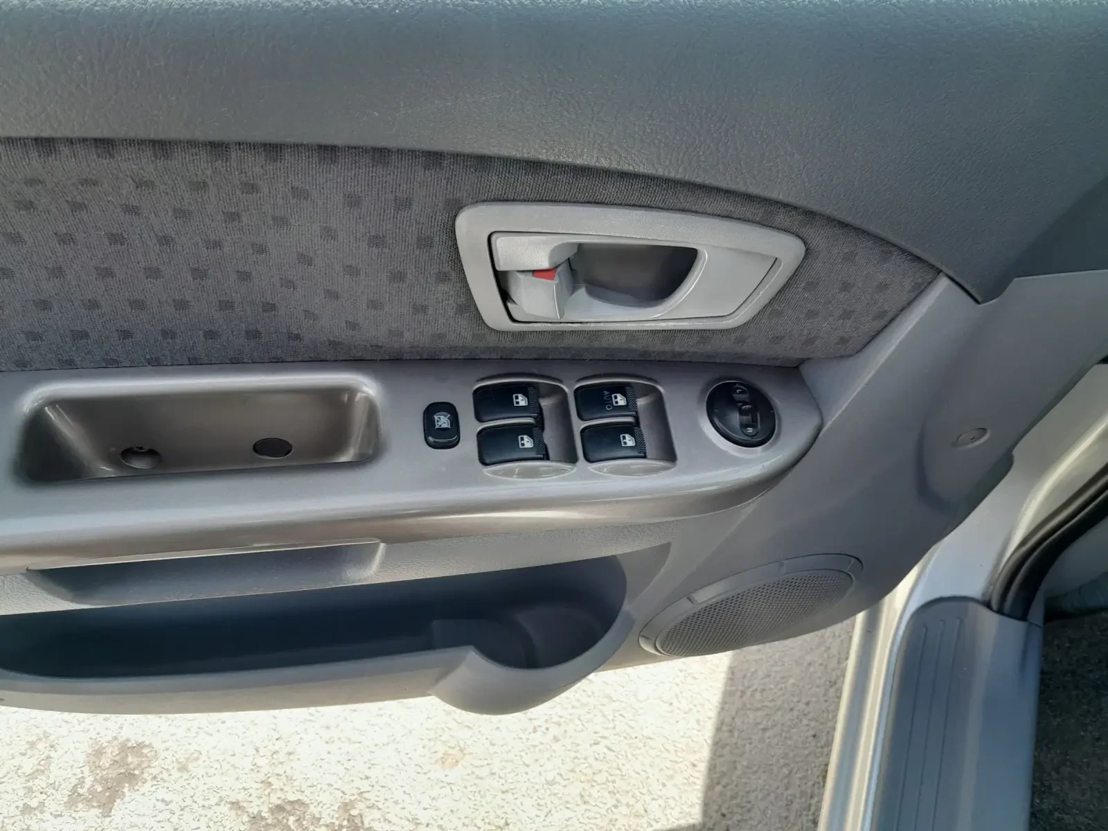 Kia Carens 2.0 crdi, снимка 11 - Автомобили и джипове - 54006730