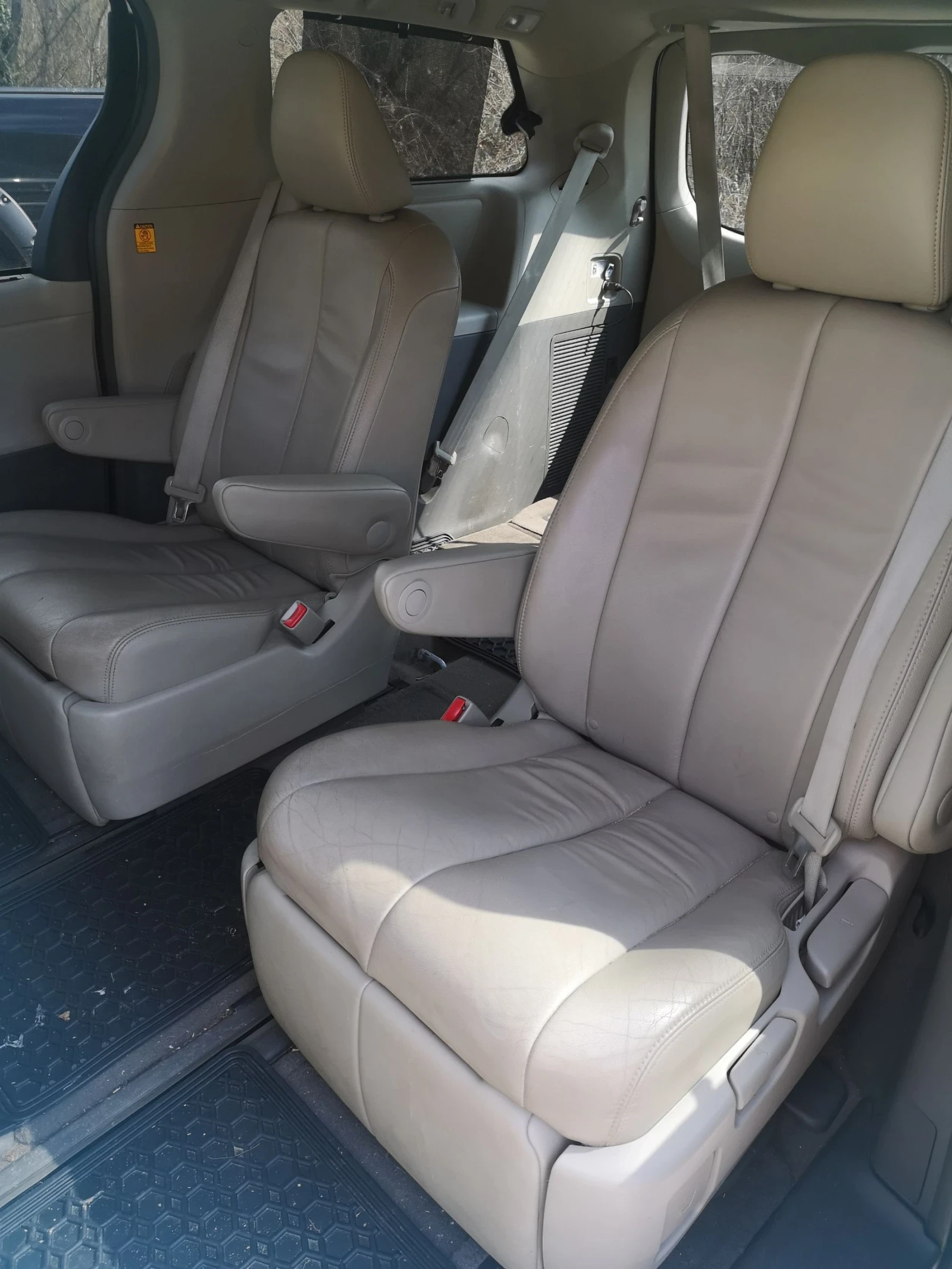 Toyota Sienna, снимка 5 - Автомобили и джипове - 54087096