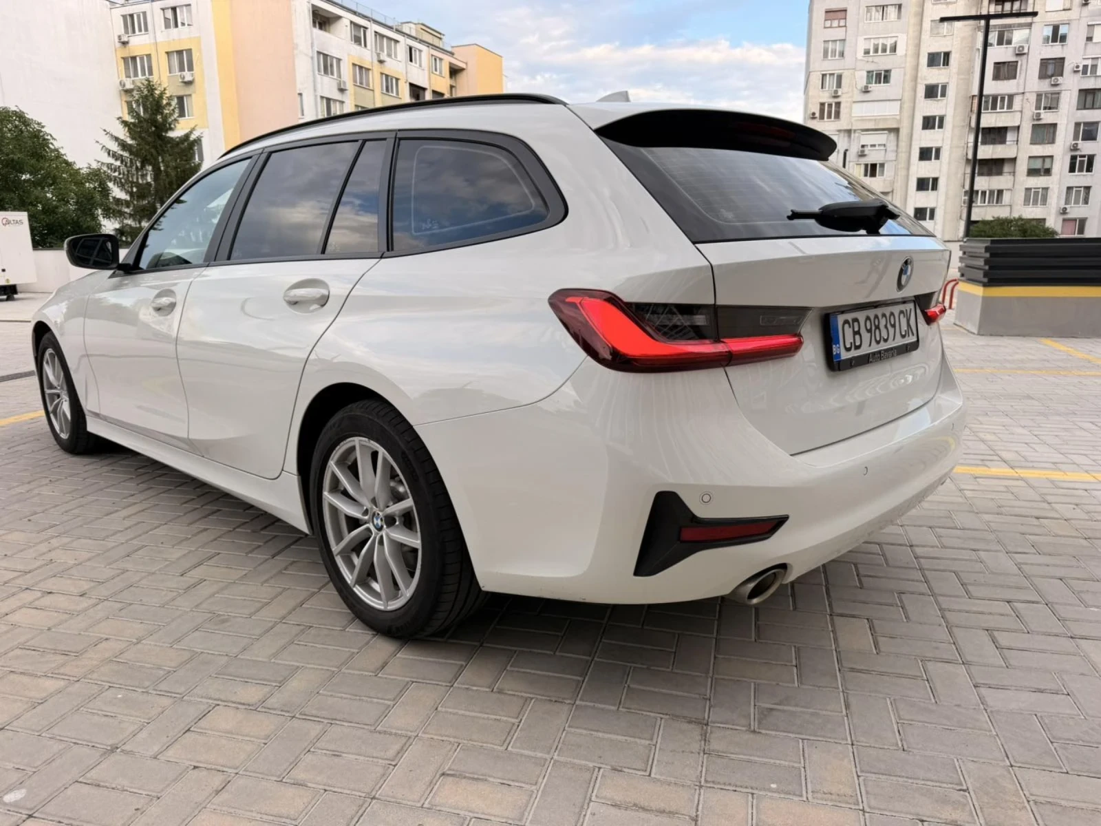 BMW 330, снимка 7 - Автомобили и джипове - 55206371