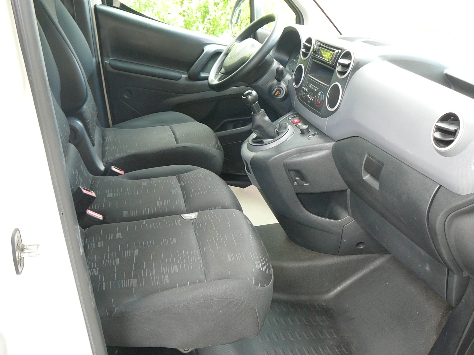 Citroen Berlingo 1.6 hdi клима , снимка 9 - Автомобили и джипове - 56121930