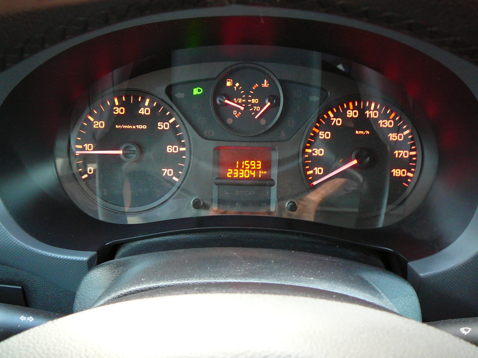 Citroen Berlingo 1.6 hdi клима , снимка 11 - Автомобили и джипове - 56121930