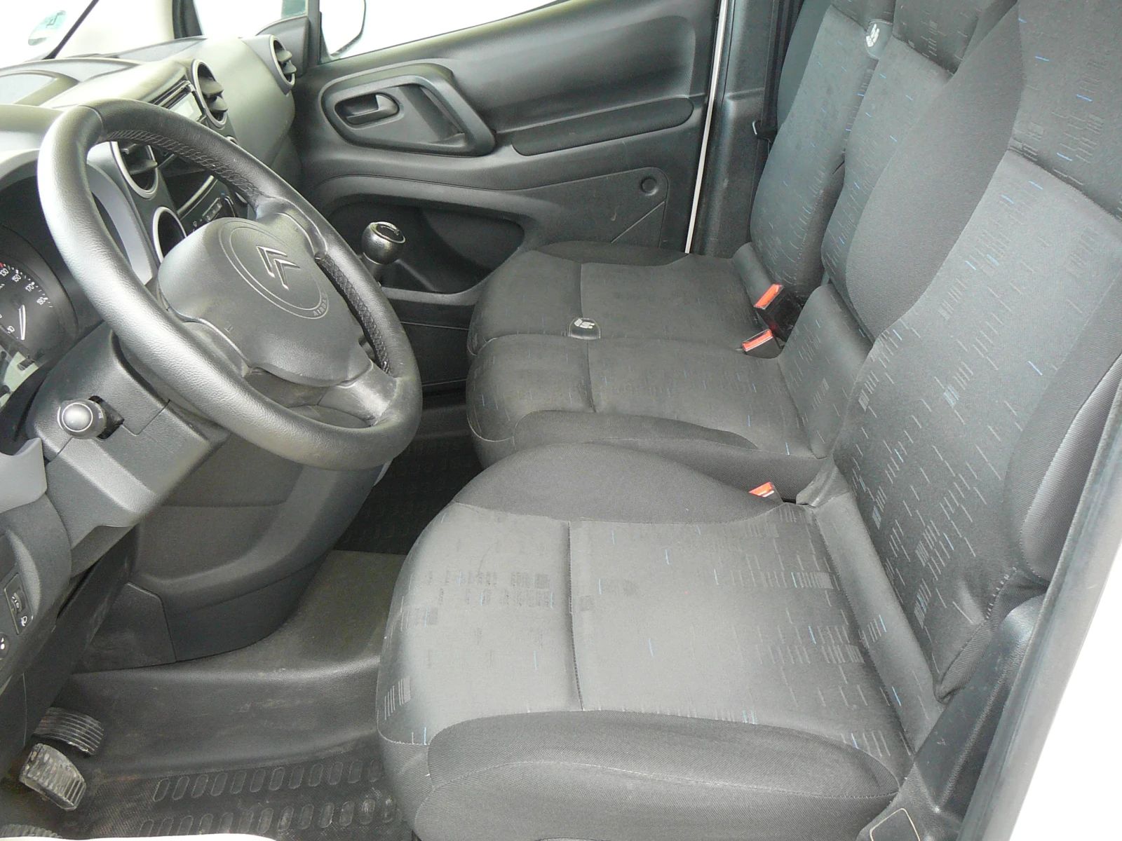 Citroen Berlingo 1.6 hdi клима , снимка 8 - Автомобили и джипове - 56121930