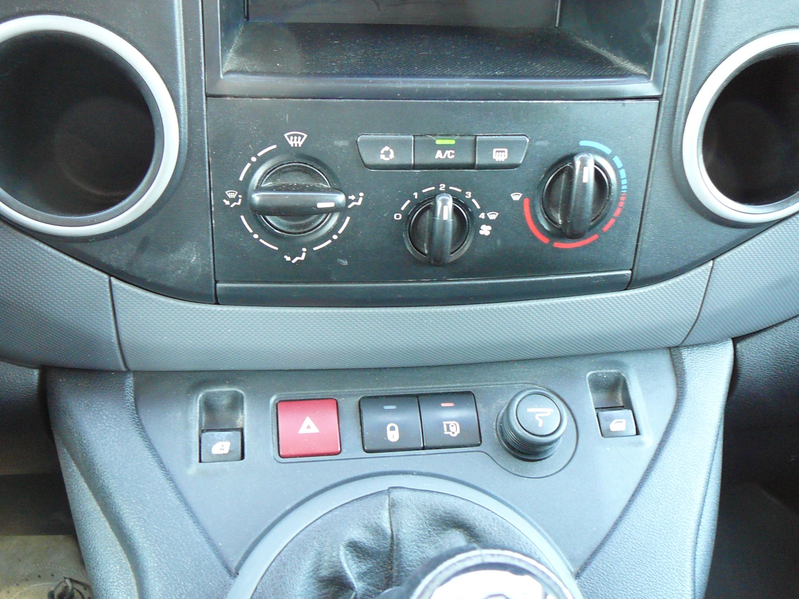 Citroen Berlingo 1.6 hdi клима , снимка 7 - Автомобили и джипове - 56121930