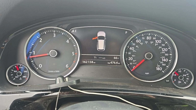 VW Touareg TDI Sport* PANO* REALNI KM, снимка 7 - Автомобили и джипове - 48100892