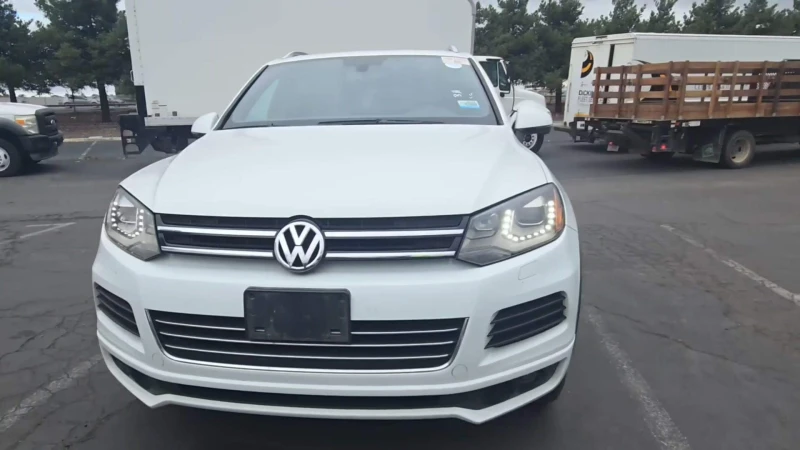 VW Touareg TDI Sport* PANO* REALNI KM, снимка 1 - Автомобили и джипове - 48100892