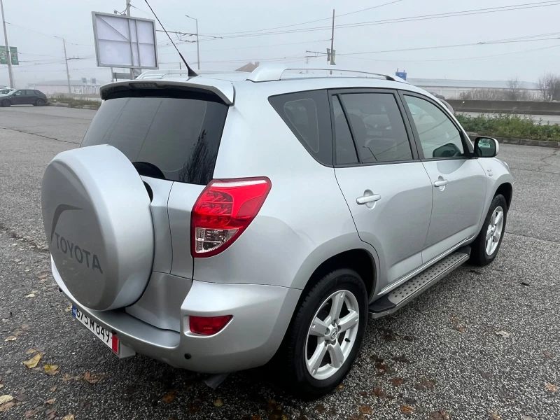 Toyota Rav4 2.2 D4D 136 кс. Внос от Северна Италия, снимка 8 - Автомобили и джипове - 48281270