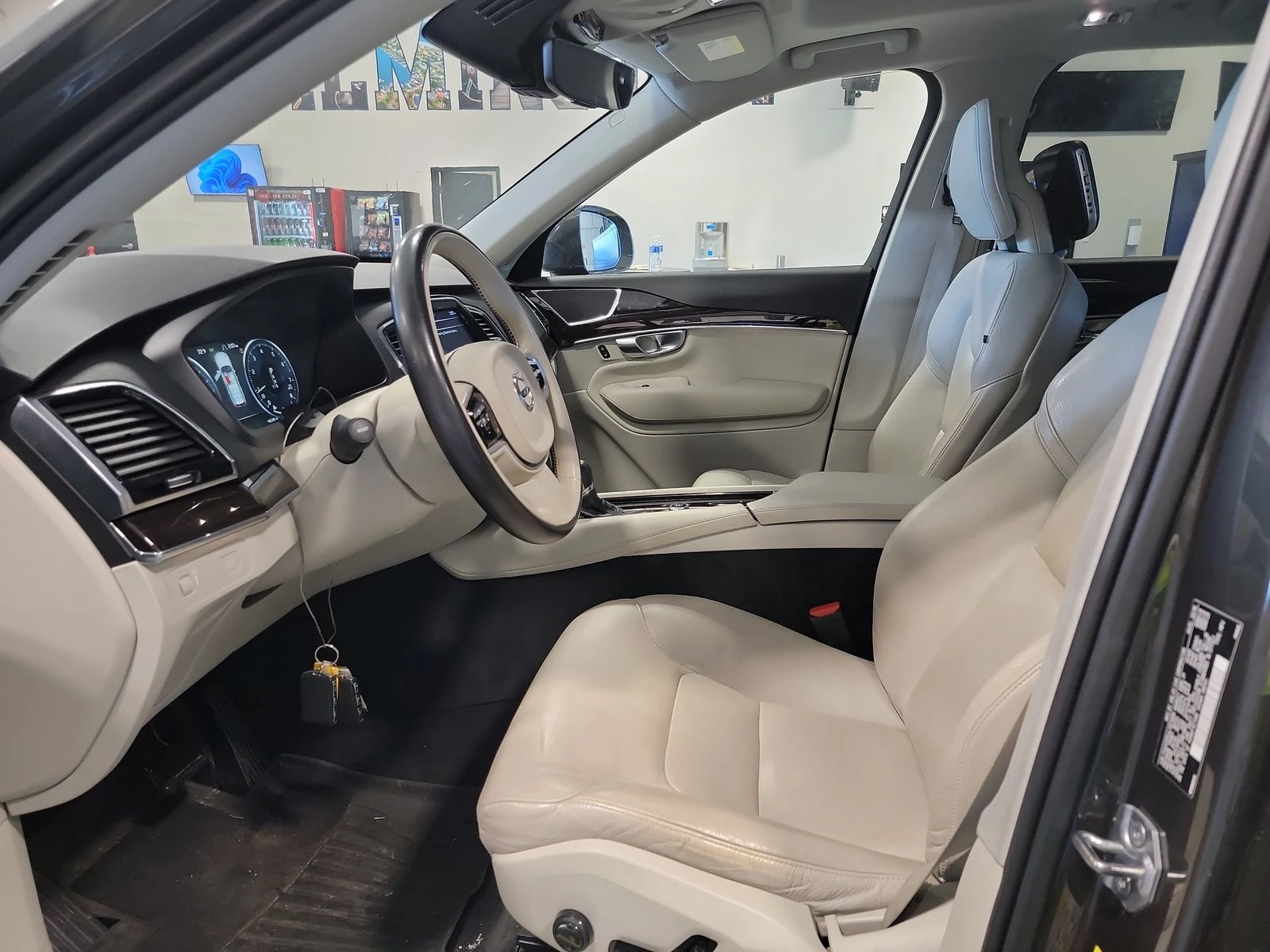 Volvo Xc90 * T6 Momentum 7-Passenger*  - изображение 8