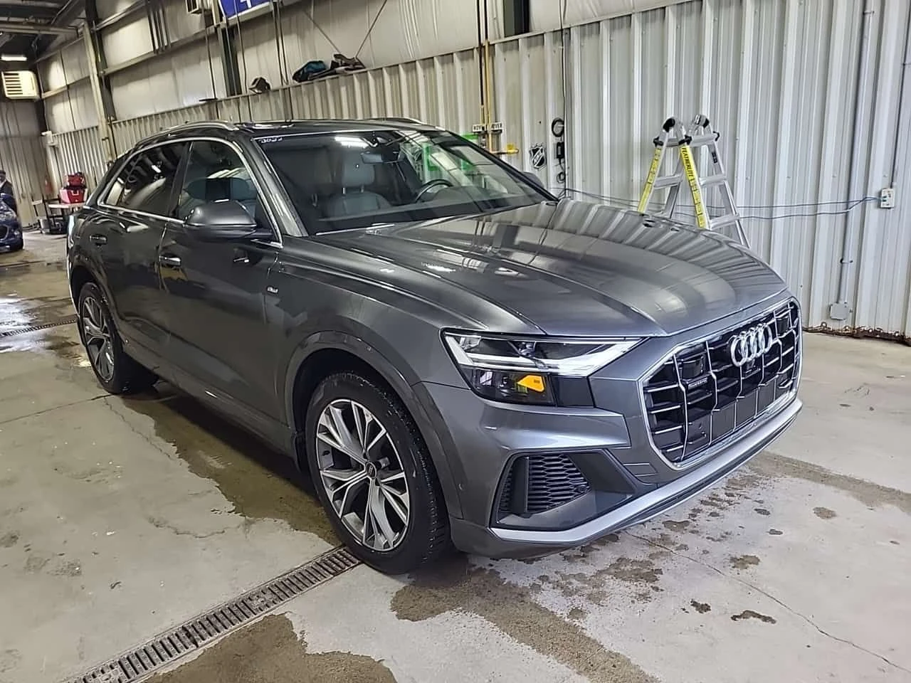 Audi Q8 55TFSI S-Line * PROGRESSIV * CARFAX * 35k km! * , снимка 2 - Автомобили и джипове - 54423877