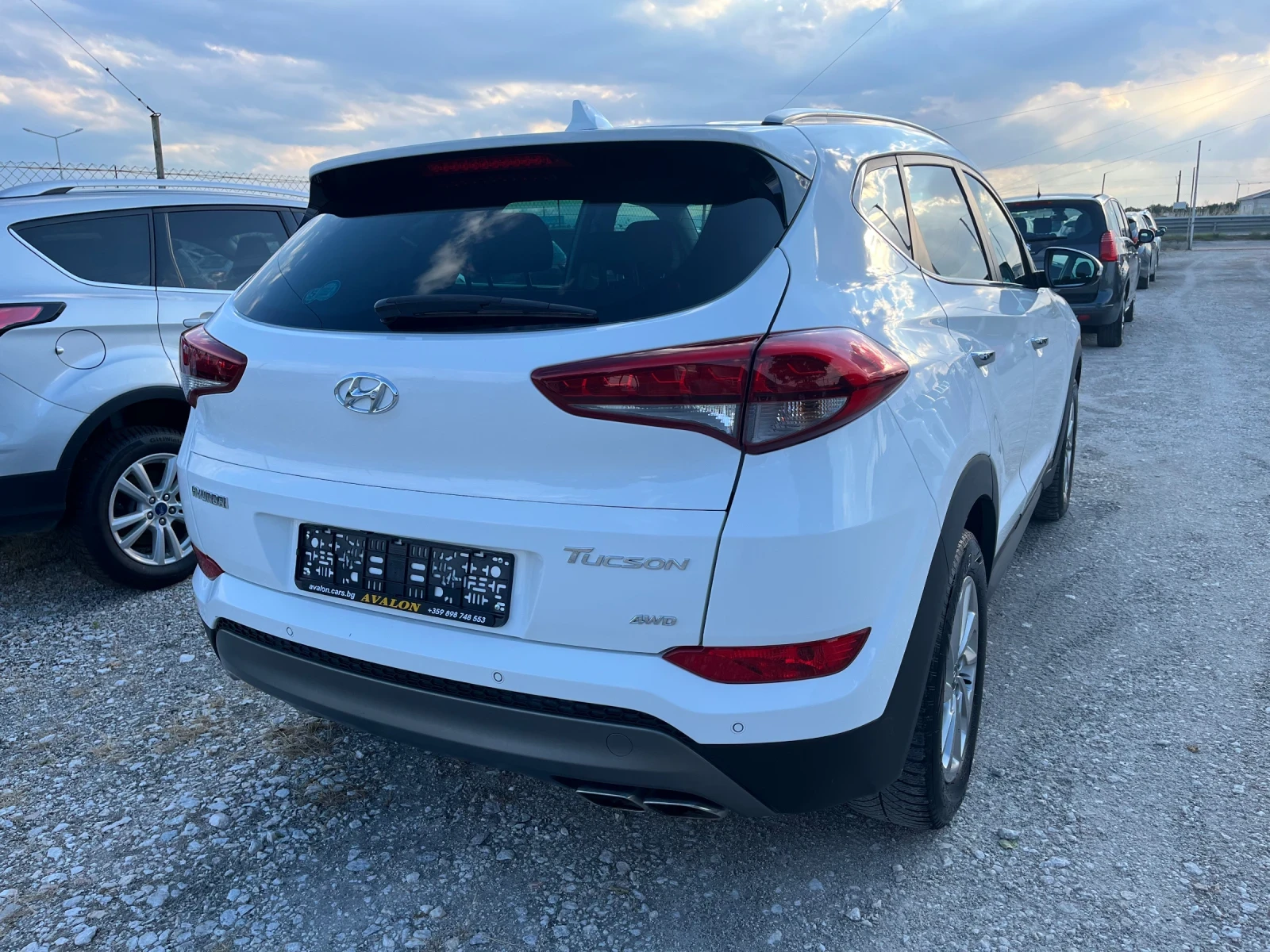 Hyundai Tucson 2.0D 4x4 Автомат Навигация, снимка 4 - Автомобили и джипове - 55027022