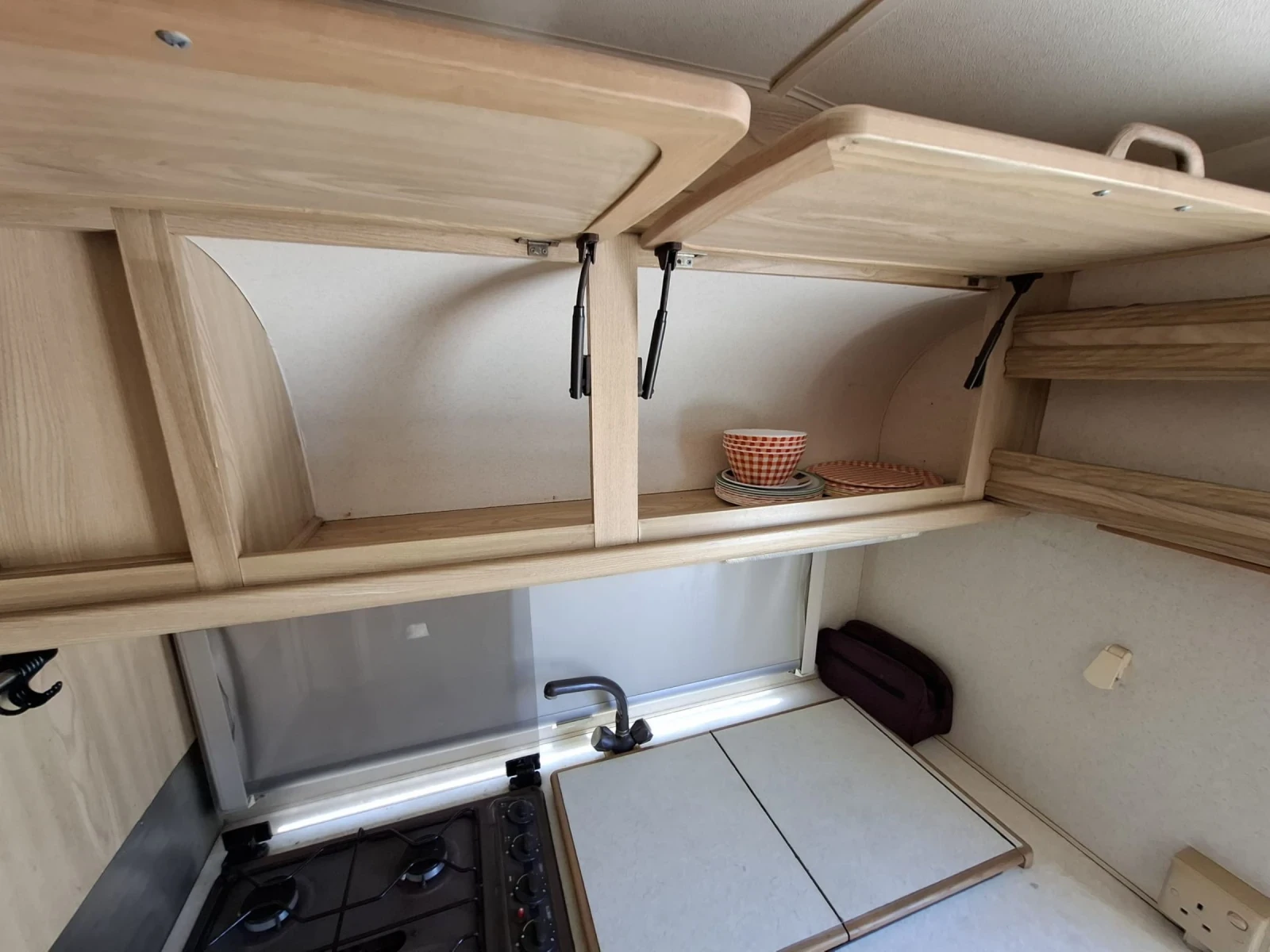 Каравана Swift Lunar Clapmon 400/2 750кг - изображение 10