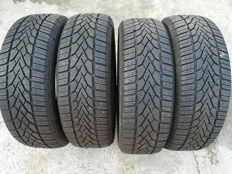 Гуми Зимни 185/60R15, снимка 1 - Гуми и джанти - 22705227