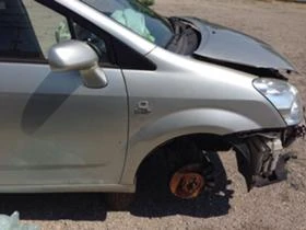 Toyota Corolla verso 2.2 D4D-2.0D4D, снимка 12