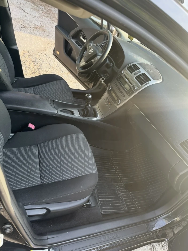 Toyota Avensis 1.8 VVT-I, снимка 10 - Автомобили и джипове - 52573867